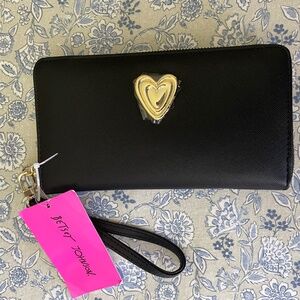 Betsey Johnson Black Gold Heart wristlet wallet. new